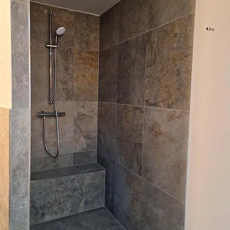 Stadtpalais Familien-suite 4 Mit Galerie Maximal 6 Personen 包岑